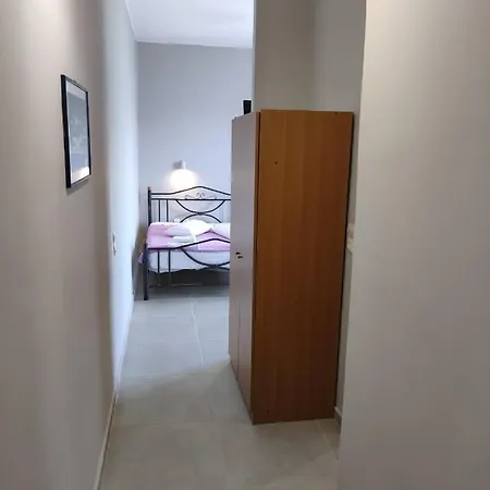 アパート San Pedro ヴァシリキ